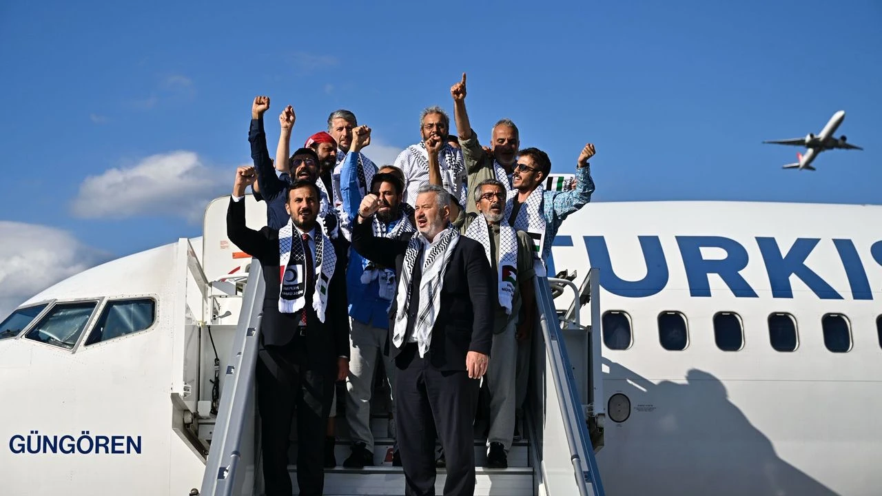 İsrail'in alıkoyduğu aktivistler İstanbul'a vardı